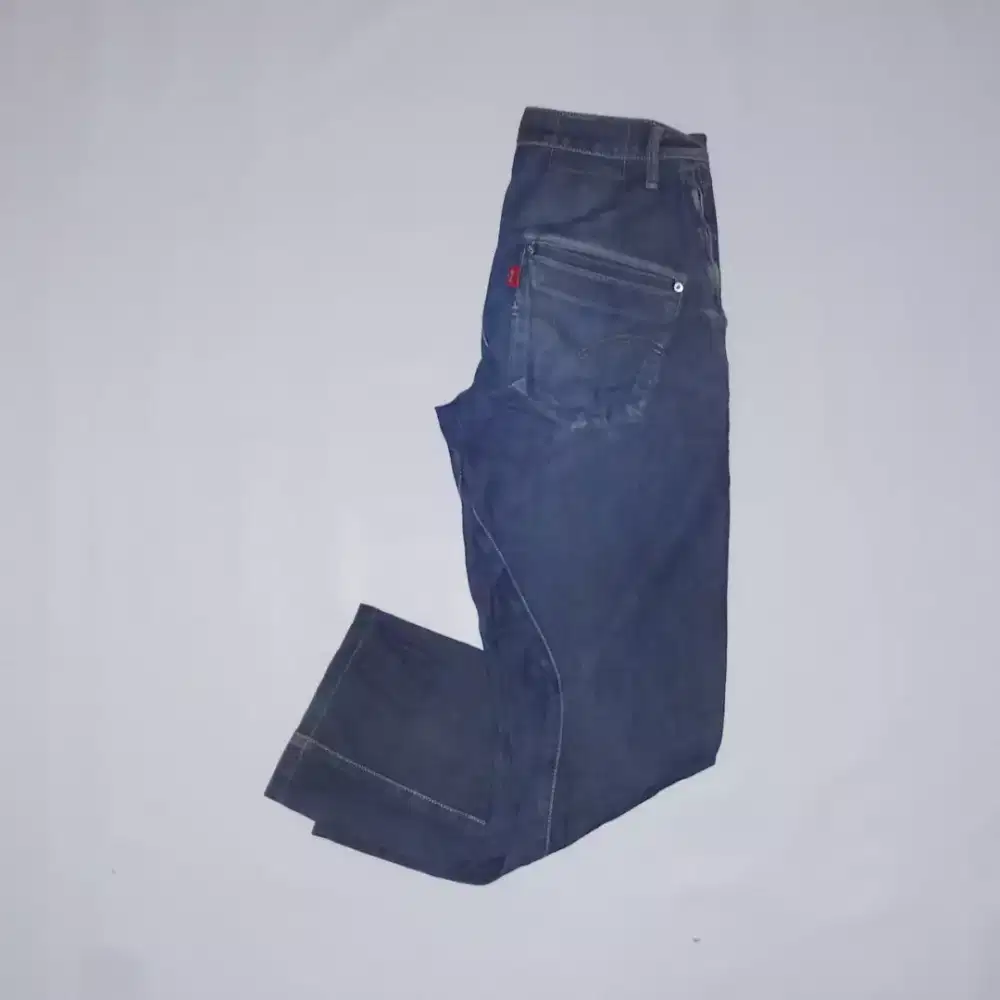 Celana Levis Engineered