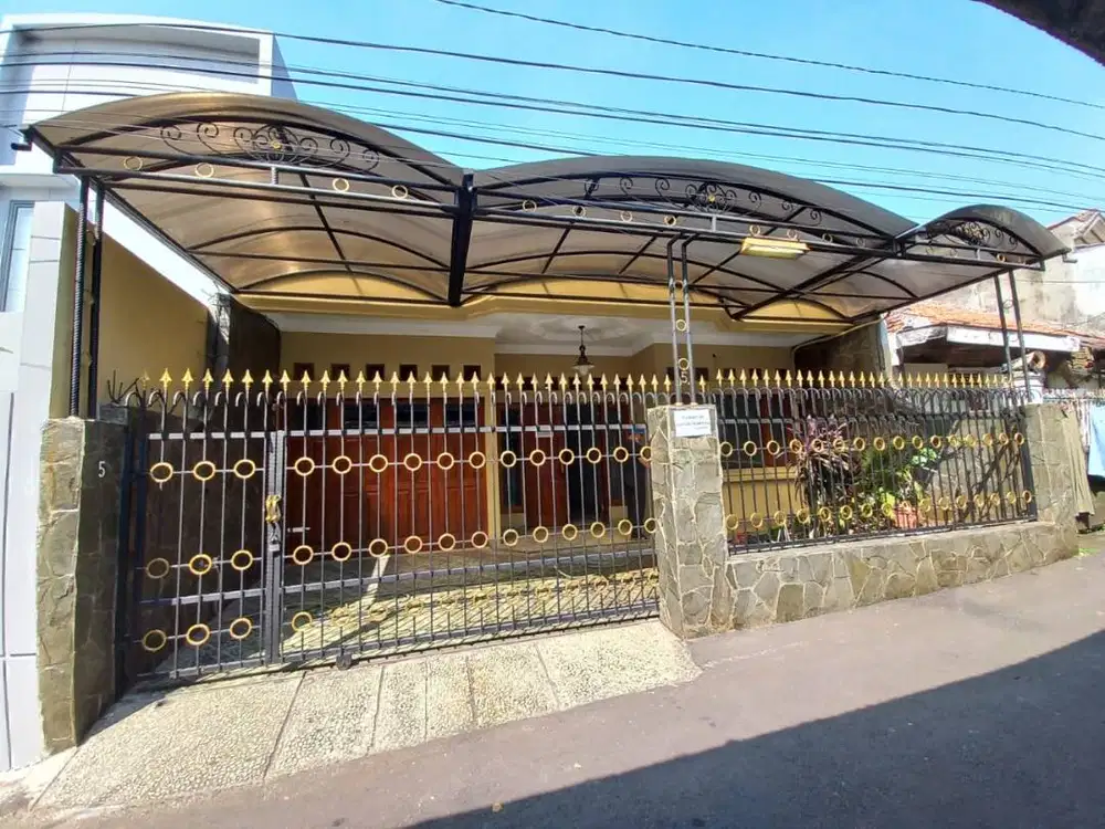 Dikontrakkan Rumah Tebet Tahunan 1 ½ Lantai
