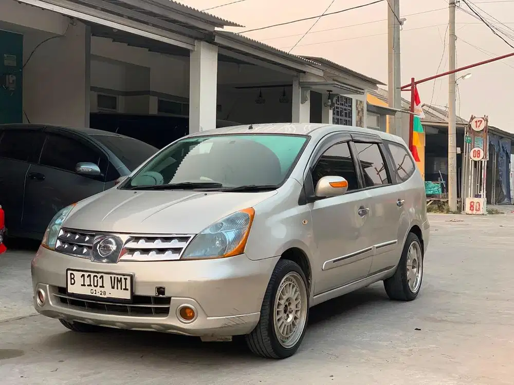nisan grand livina xv