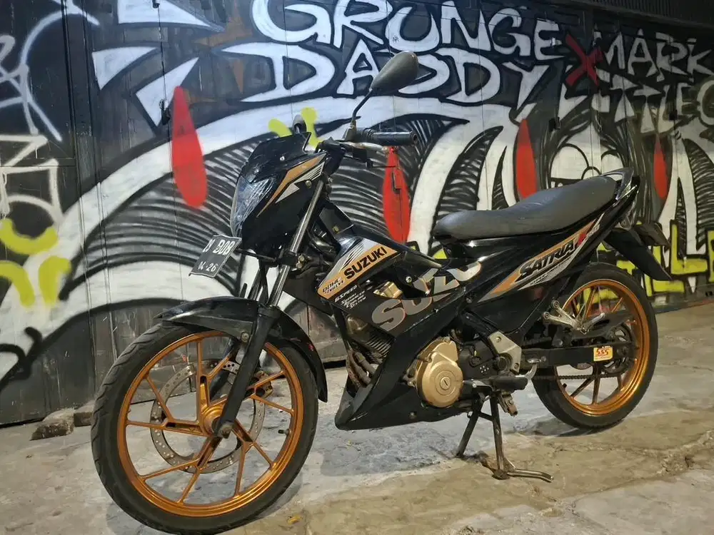 Satria fu150 scd2 tahun 2015 FL hitam