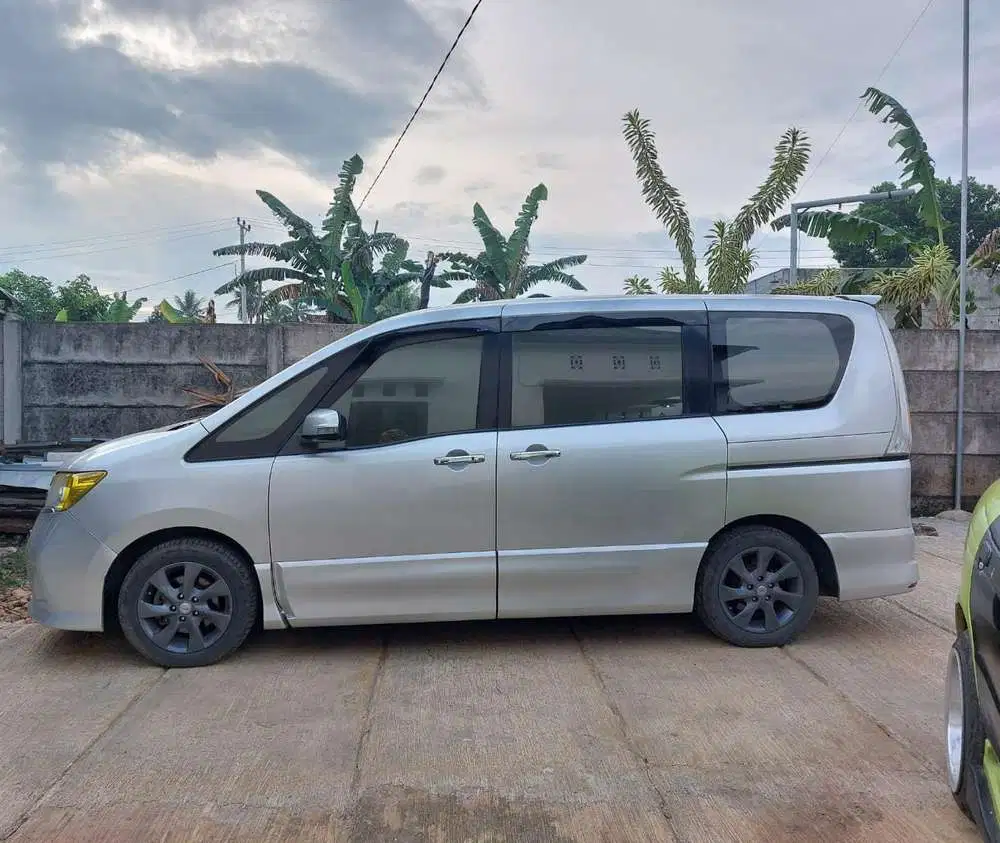 Nissan Serena 2013 Bensin