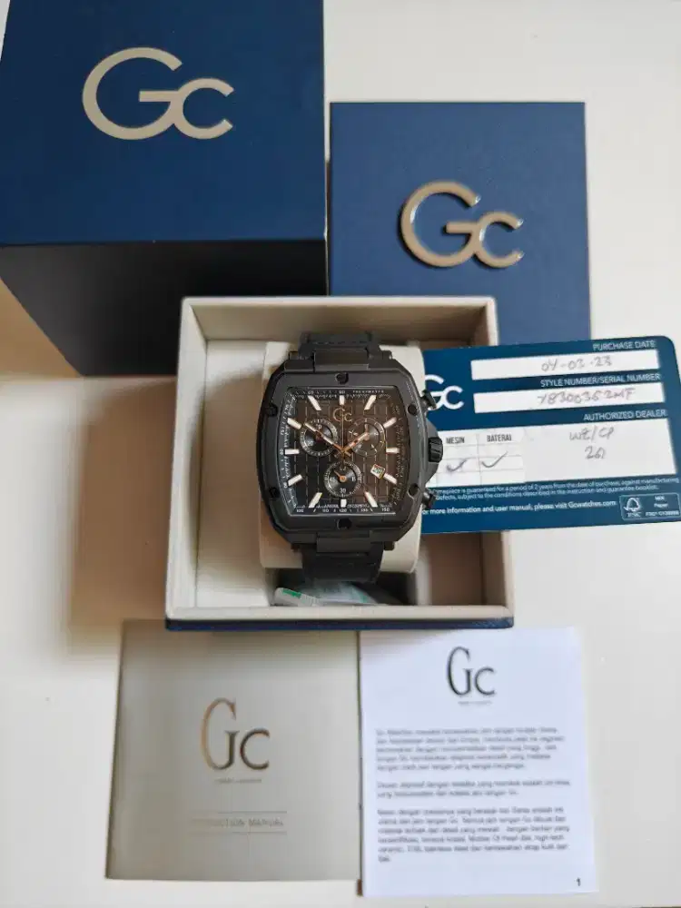 Guess Collection Spirit Tonneau GCY83003G2MF Full black original bekas