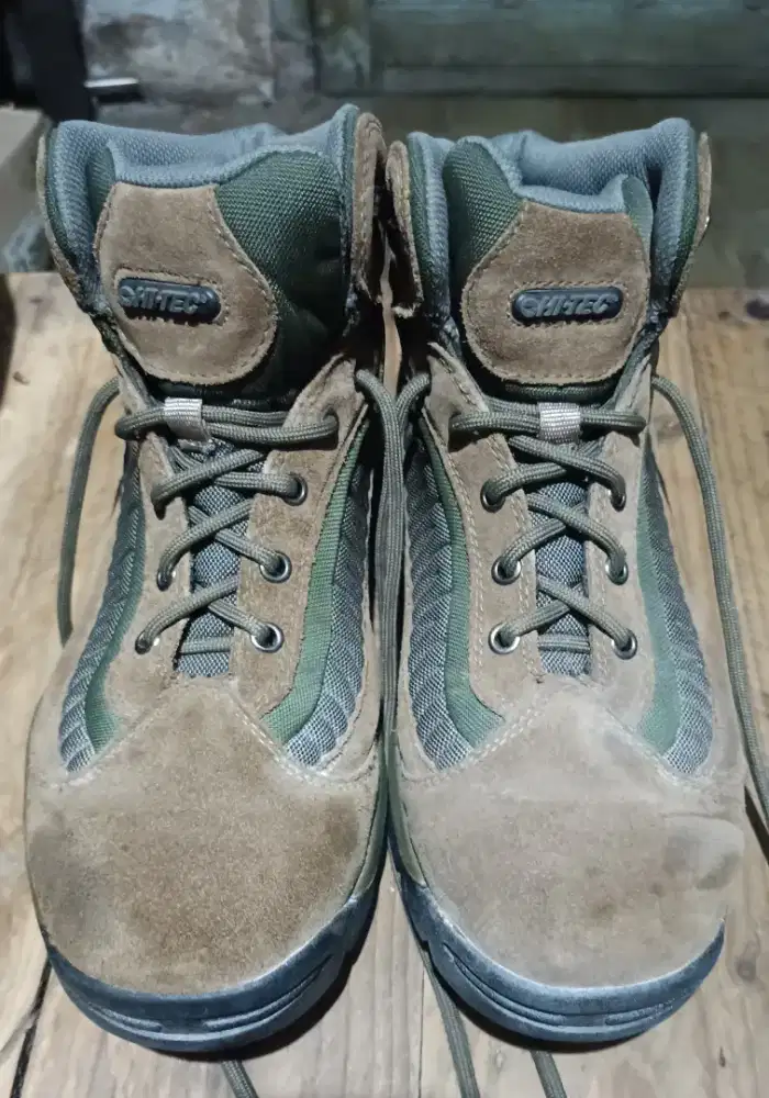 Sepatu Gunung Hitec