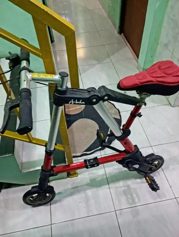 Sepeda lipat unik ban kecil