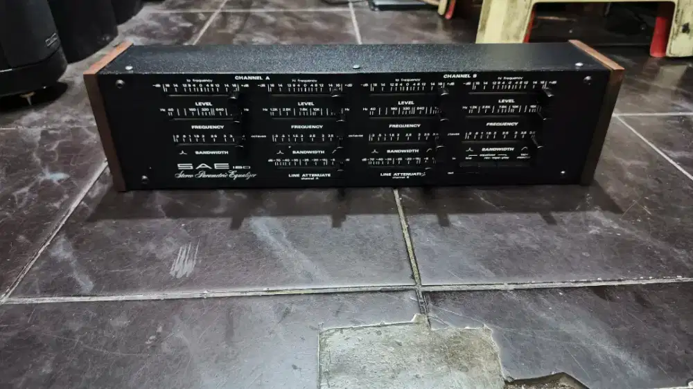 Equalizer parametrik SAE 180