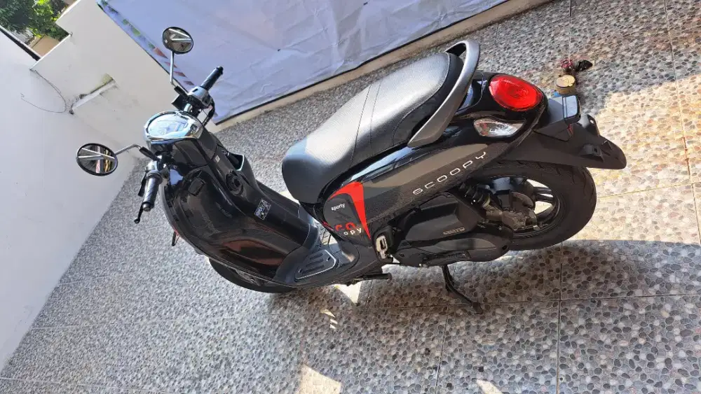 Scoopy sporty black
