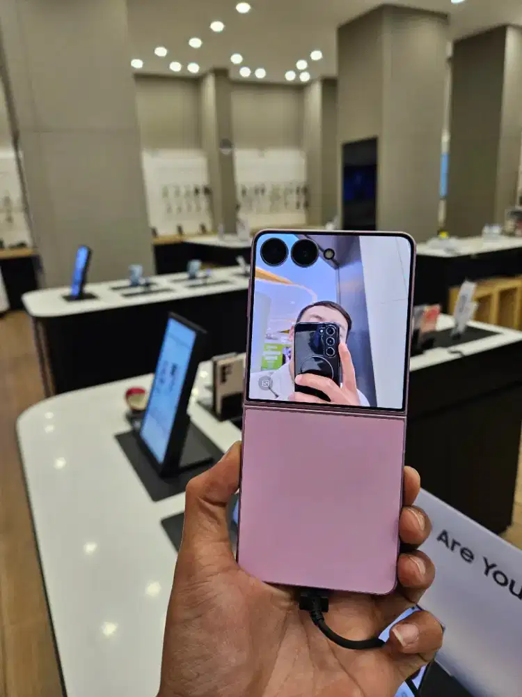 Samsung Galaxy Z Flip8 512GB Khusus Preorder Untung Hingga 12 Juta