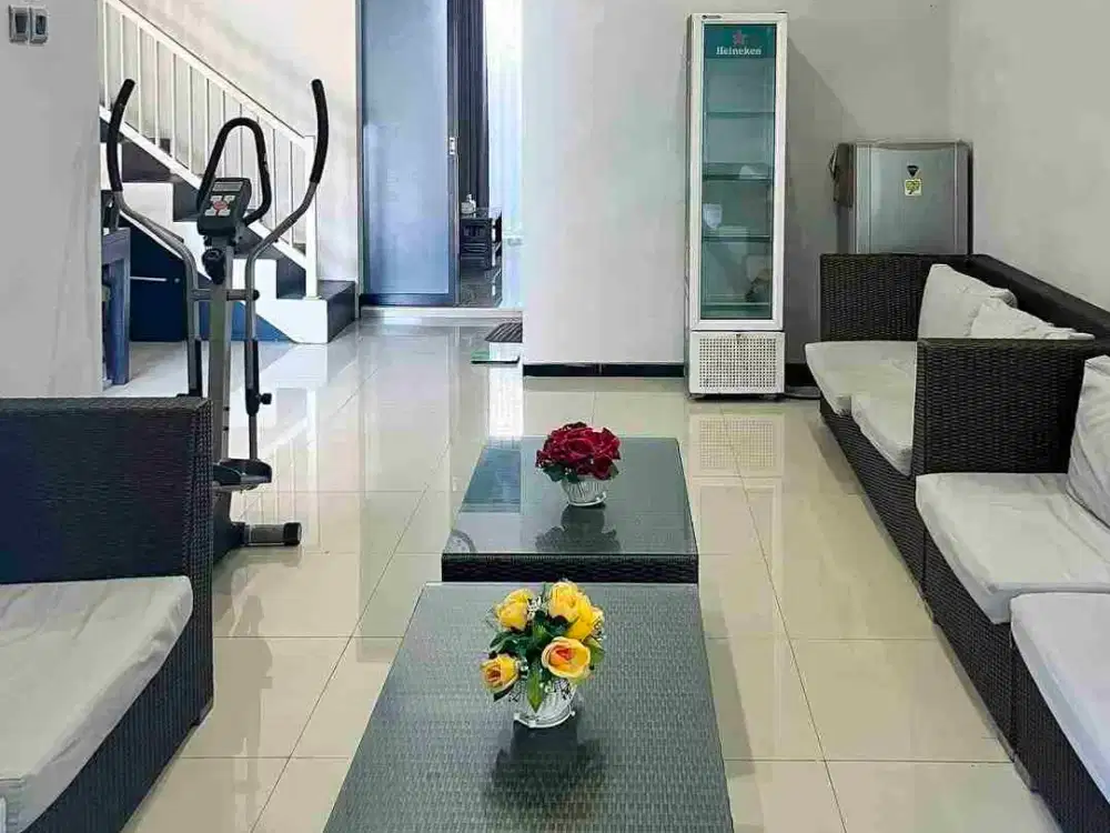 rumah cantik 2 lt bagus buat villa  atau hunian di jl pattimura dekat semua wisata di batu bonus furniture