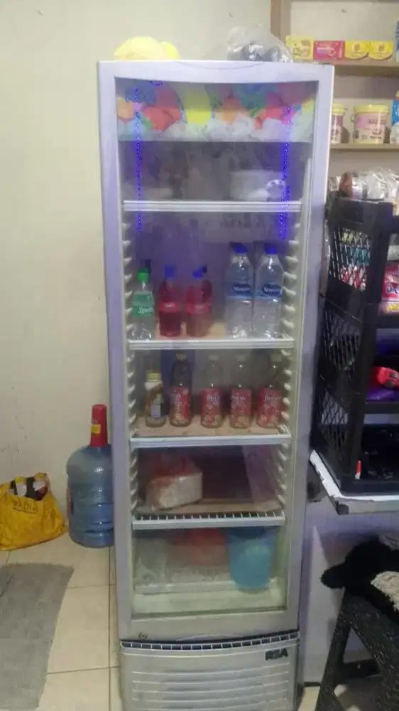 Di Jual Showcase