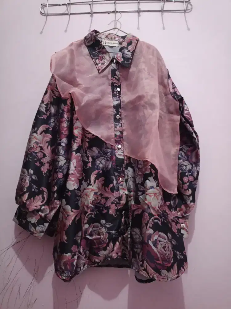Tunik hitam bunga