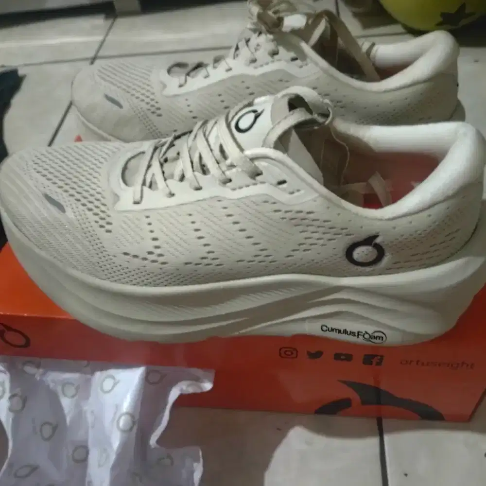 sepatu running,gym  ortuseight