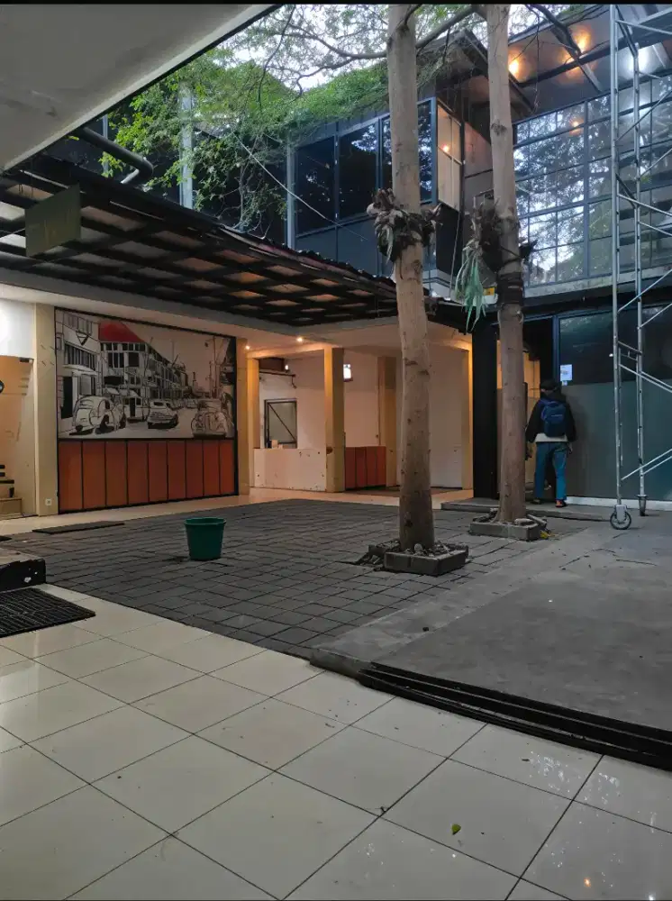 Rumah strategis eks cafe di sayap Gandapura jl Riau bandung