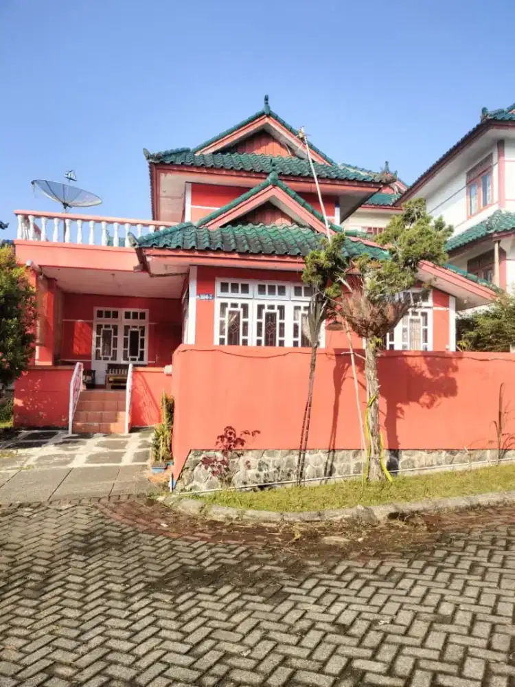 Dijual murah vila da kolam renangnya lokasi Cipanas luas tanah 185 mtr