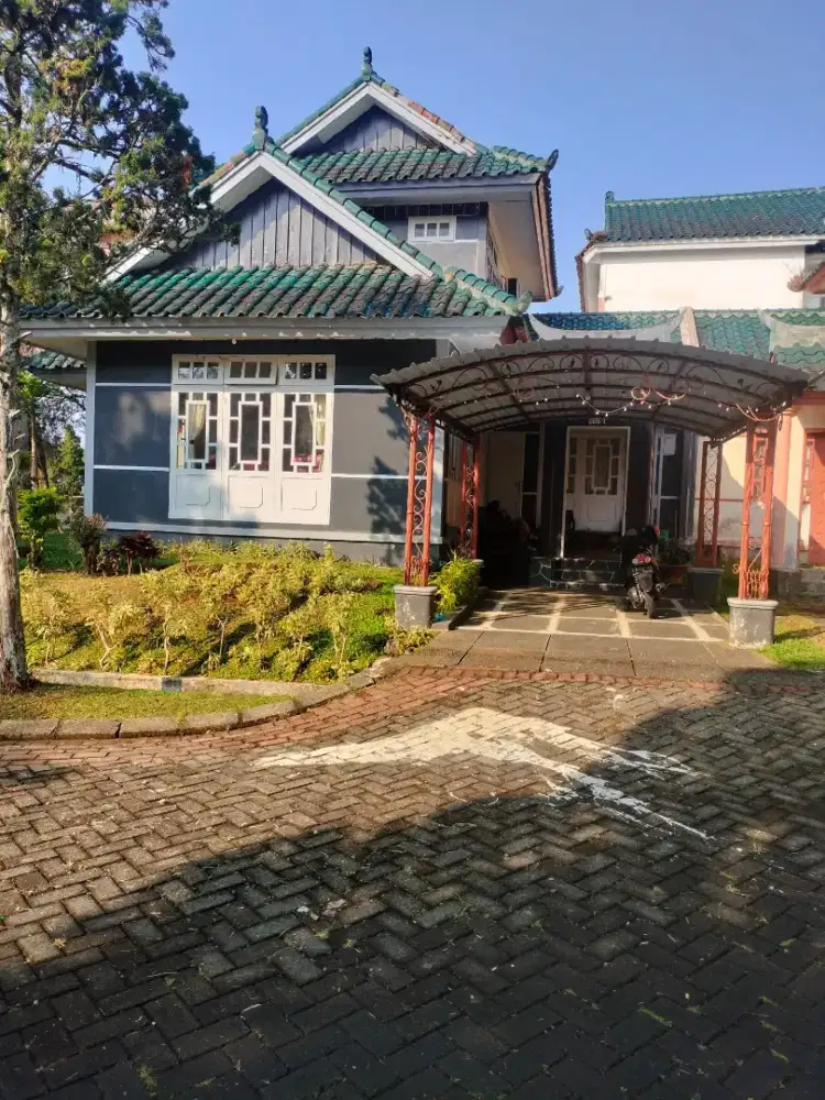 Di jual murah banget vila 2 lantai siap huni luas tanah 225 meter