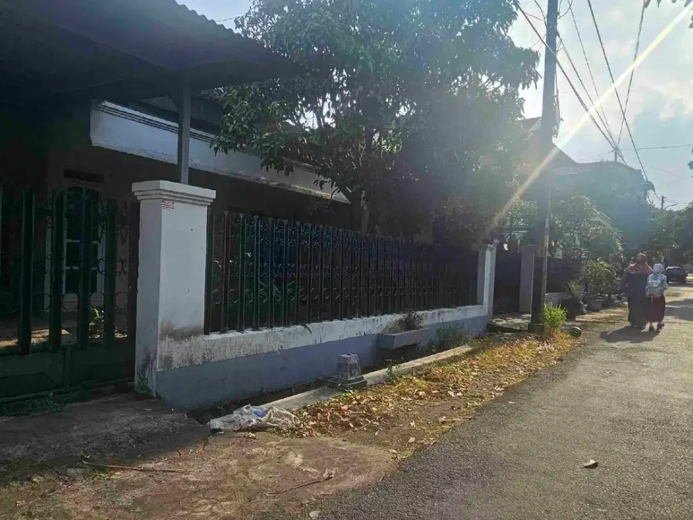 rumah strategis candi mendut hanya 100 m dari jalan raya suhat bagus buat hunian atau direnov jadi kos elite sangat dekat kampus UB Brawijaya dan polinema