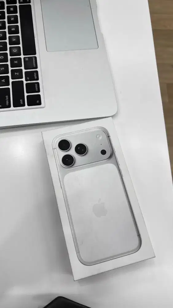 Jual iPhone 17 Pro 256gb silver NEGO TIPIS