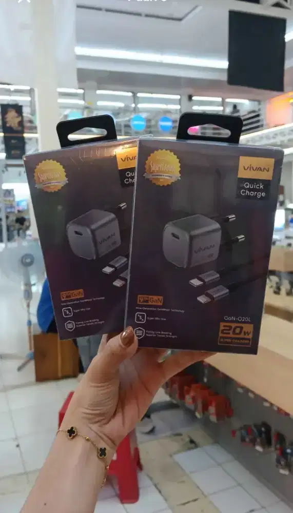 ONE SET CHARGER LIGHTNING