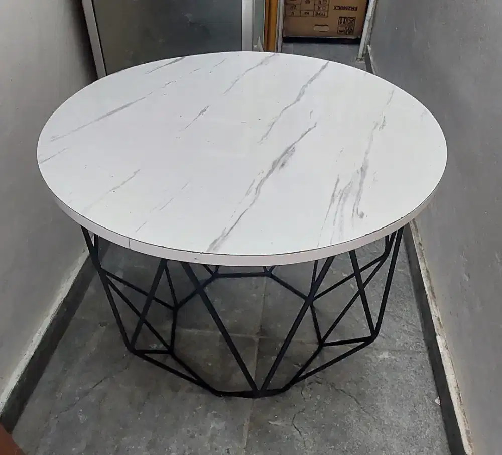 Meja bulat diameter 50cm