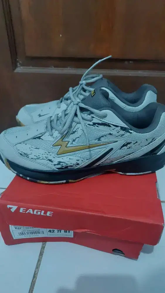 Sepatu Badminton Ori Eagle Warna Silver-Gold
