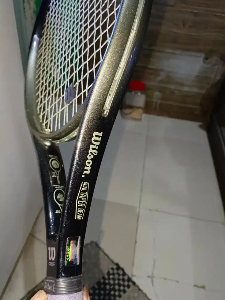 Raket tenis merek wilson