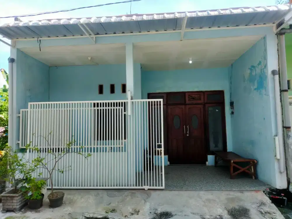 DIJUAL RUMAH MURAH GRESIK KOTA 6X15 M, 3 KAMAR TIDUR, 1,5 LANTAI, KAMAR MANDI BATHTUB, SHM, ROW JALAN 5 METER, Rp450 JUTA