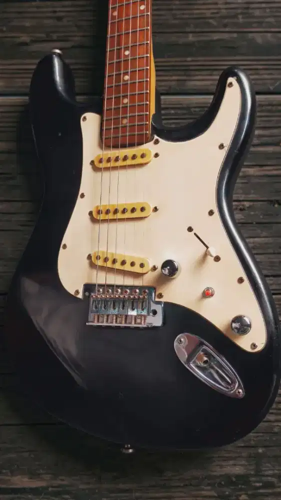 Gitar Elektrik Fender Stratocaster Replika USA Style Second Mulus