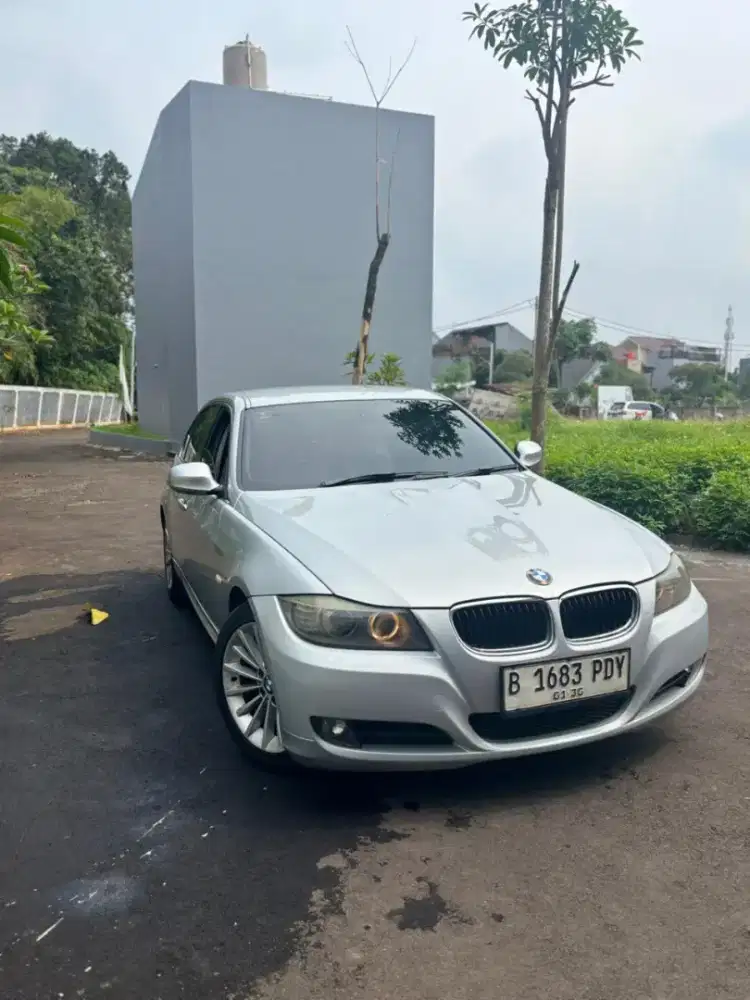 Bmw 320i E90 LCi i drive th 2011 kondisi siap pakai, terawat