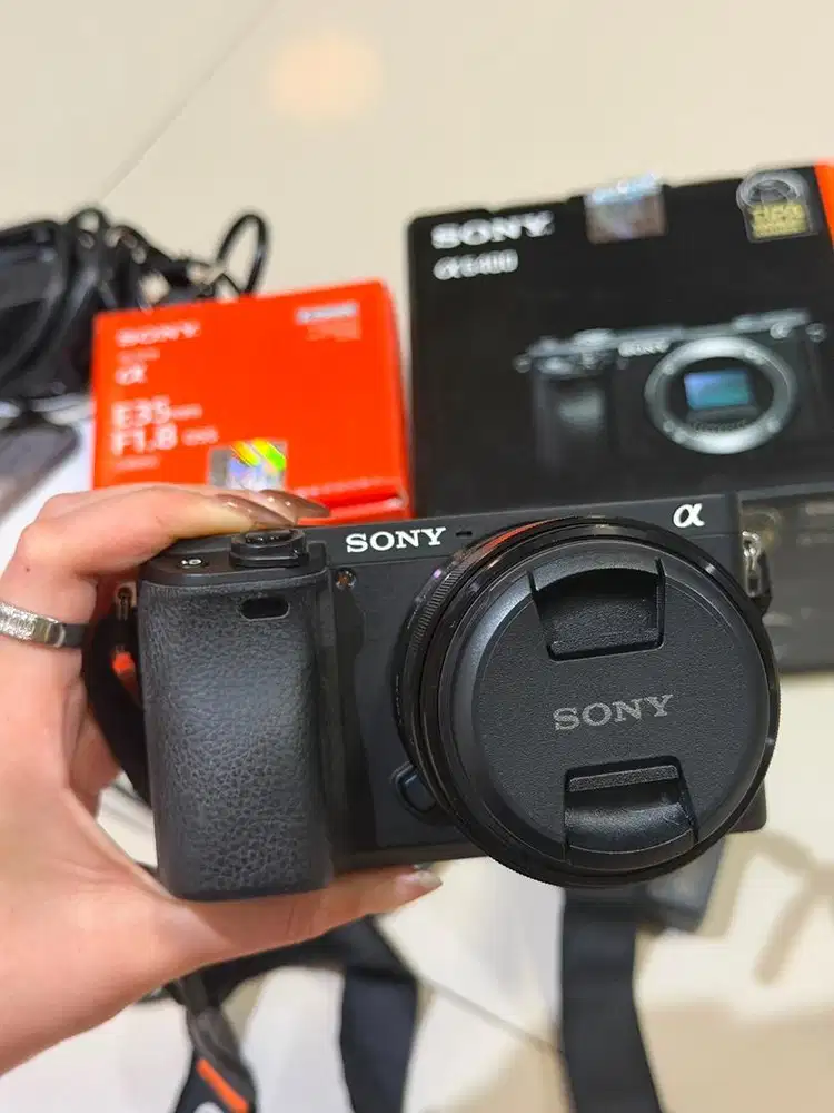 Sony A6400 + Sony E 35mm F1.8 OSS Fullset | Mulus | Like New