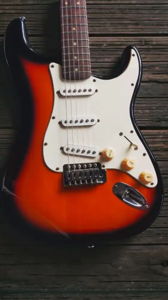 Gitar Elektrik Squier Bullet Strat China 2008 Sunburst Original (Nego)