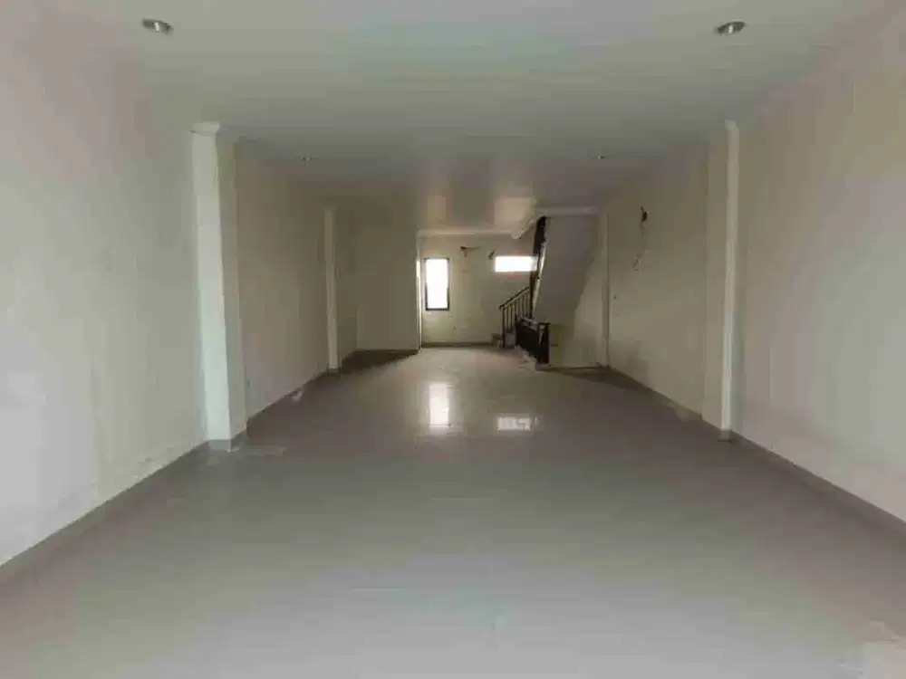 Jual Ruko besar Raya Ciledug jakarta selatan ( 3,5 lantai )
