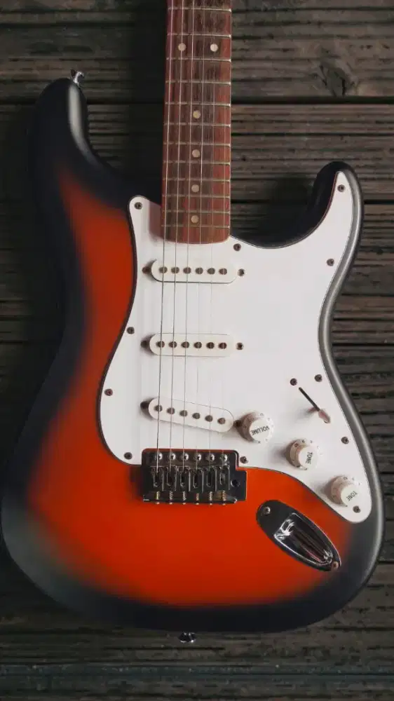 Gitar Squier Fender Stratocaster Debut Series Original MIC 2024 (Nego)