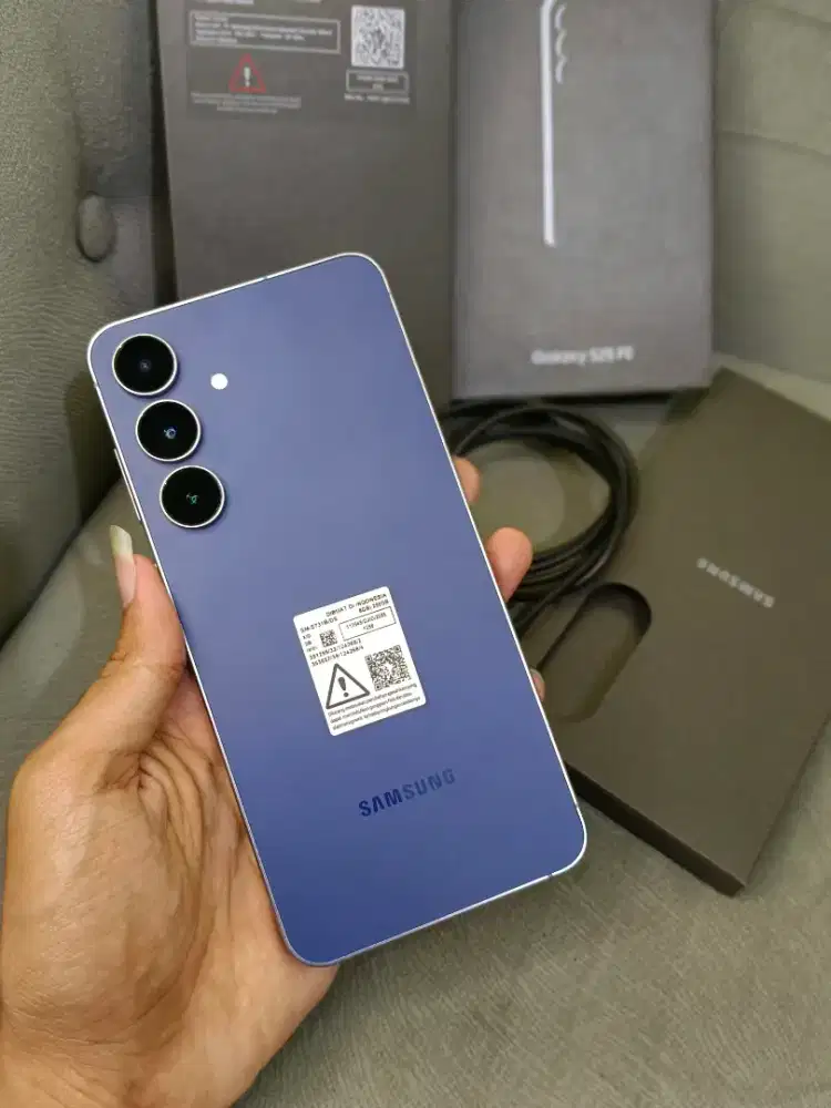 Samsung Galaxy S25 FE 8/256 mulus seperti baru