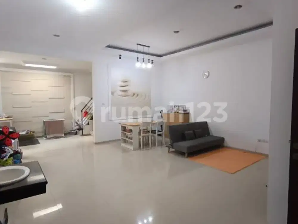 Rumah Luas , Murah Taman Holis Indah 1 Dekat Tol Pasirkoja Bandung