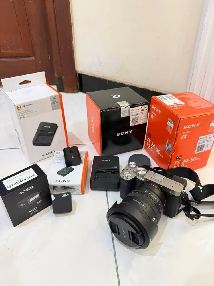 Sony A7C II Silver + Sony FE 24-50mm F2.8 G All In Fullset | Like New