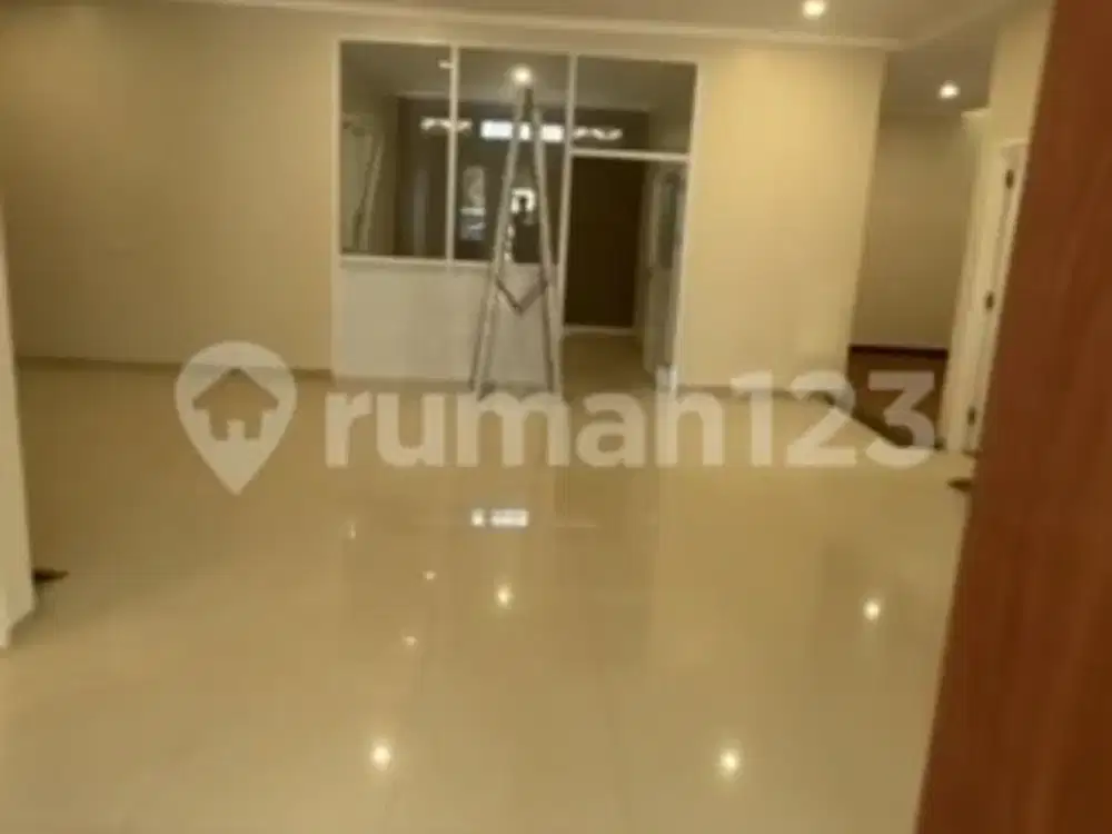 Rumah Full Renov Singgasana Pradana Dekat Mekarwangi Bandung