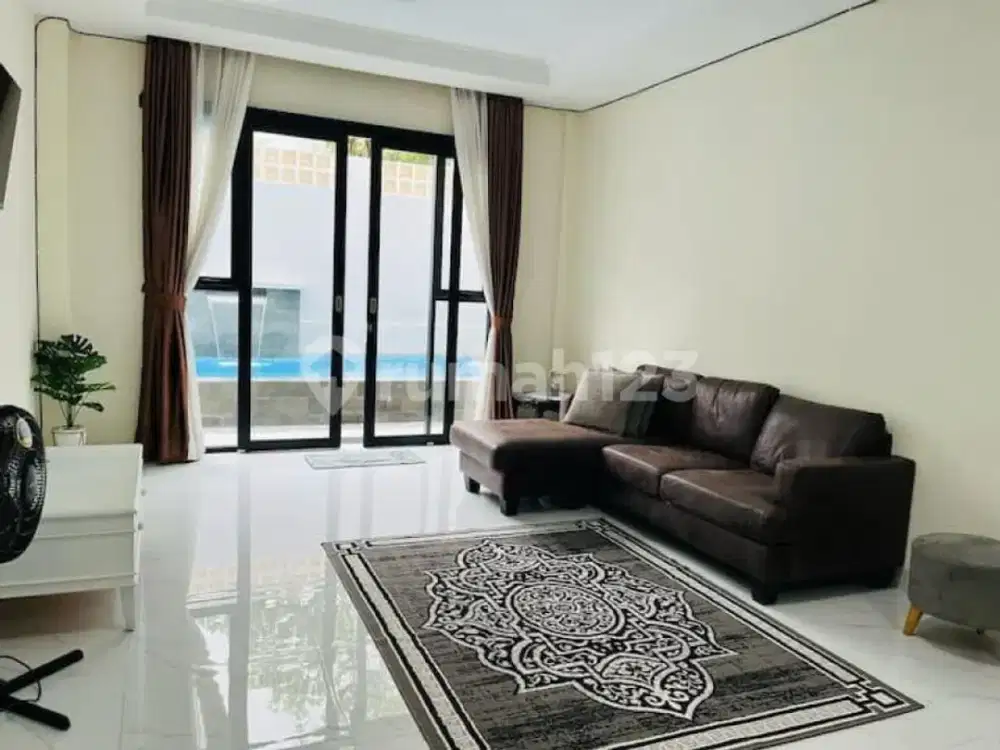 Rumah Dengan Kolam Renang Setiabudi Regency Dekat Pondok Hijau Bandung