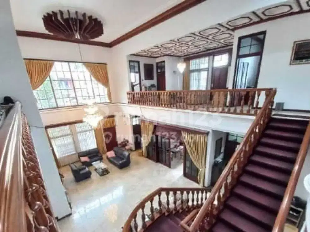 Rumah Mewah Sersan Bajuri Dekat Upi Setiabudi Bandung