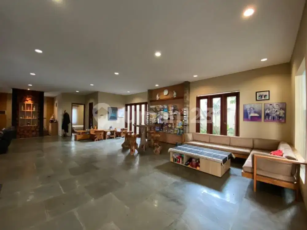 Rumah Mewah Setiabudi Dekat Gegerkalong Bandung