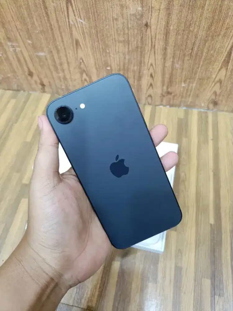 Apple  iPhone 16e 128GB Second iBox Mulus Like New