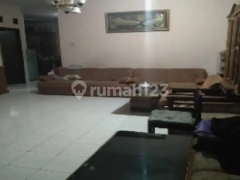 Rumah Tanah Besar Kawaluyaan Dekat Kiaracondong, Arcamanik
