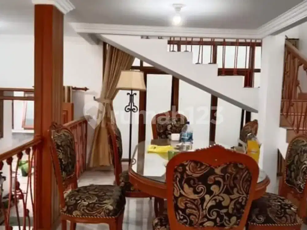 Rumah 4 lantai Pondok Hijau gegerkalong dekat setiabudi