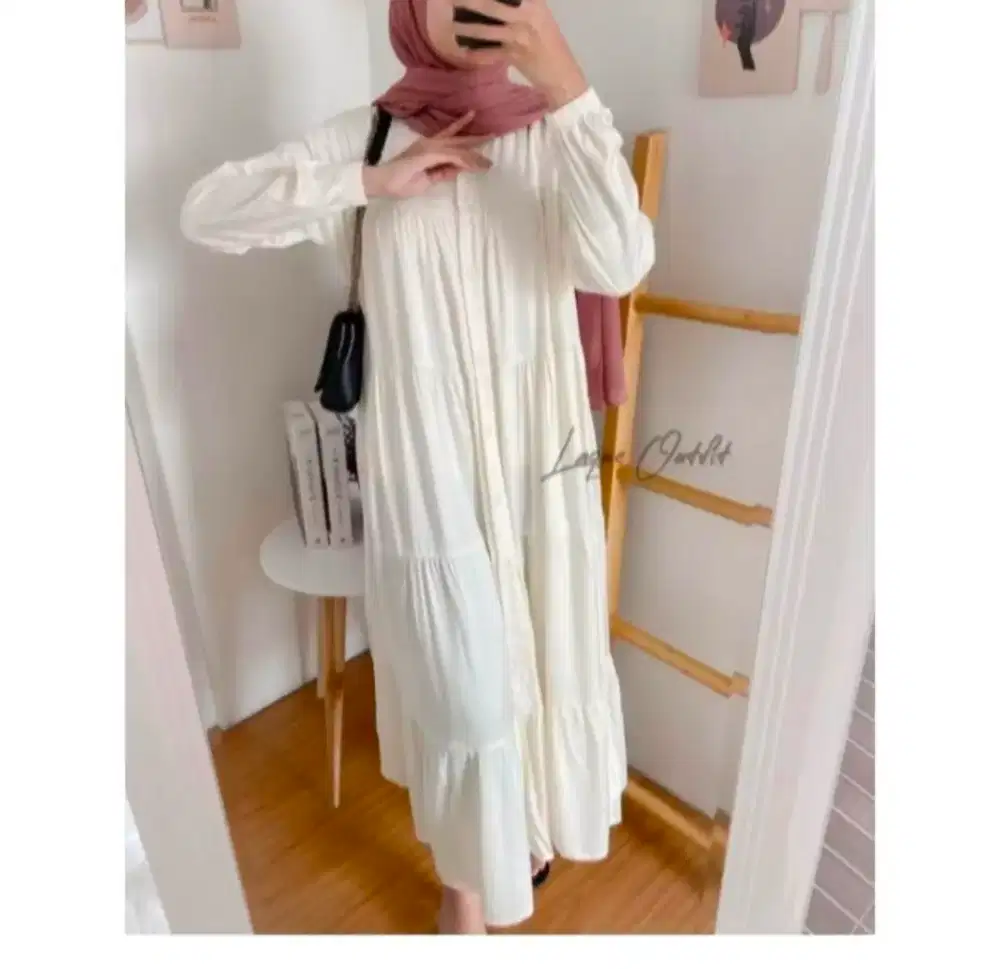 Dress putih Wanita