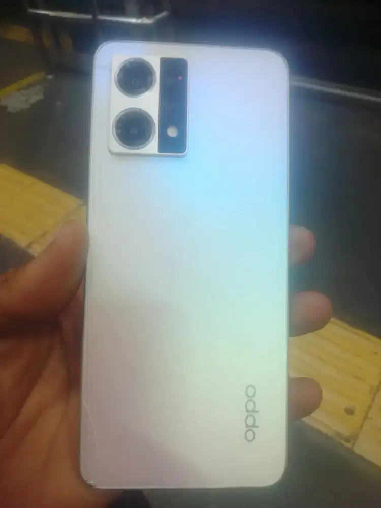 Oppo reno 8 yellow