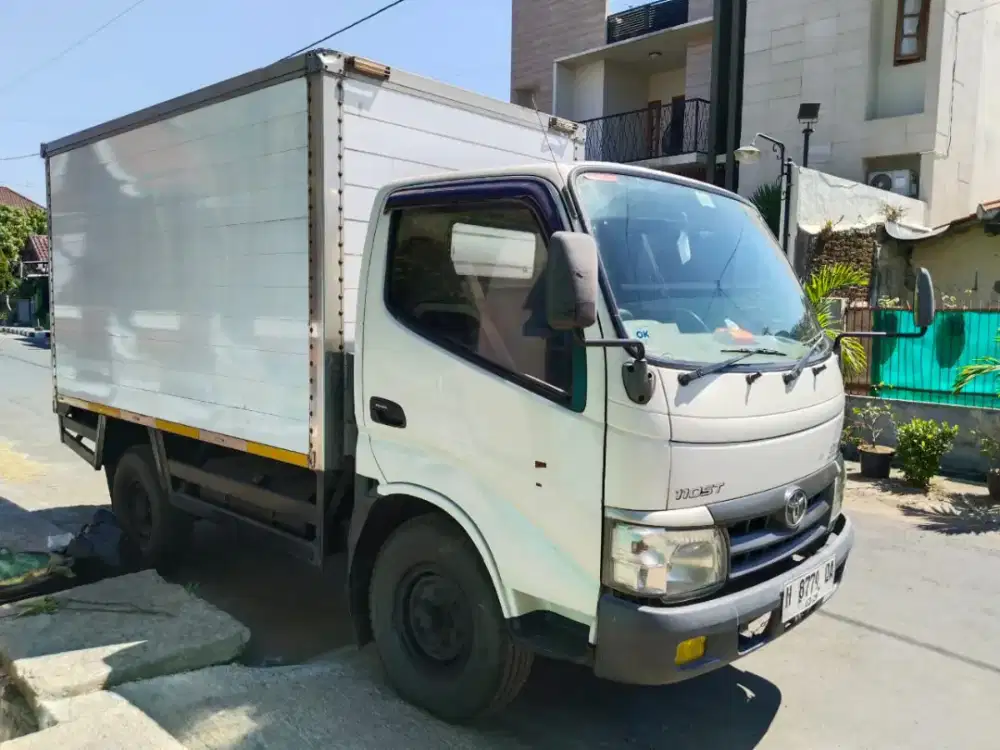 Truk Dyna Hilux turbo engkel Box alumunium t