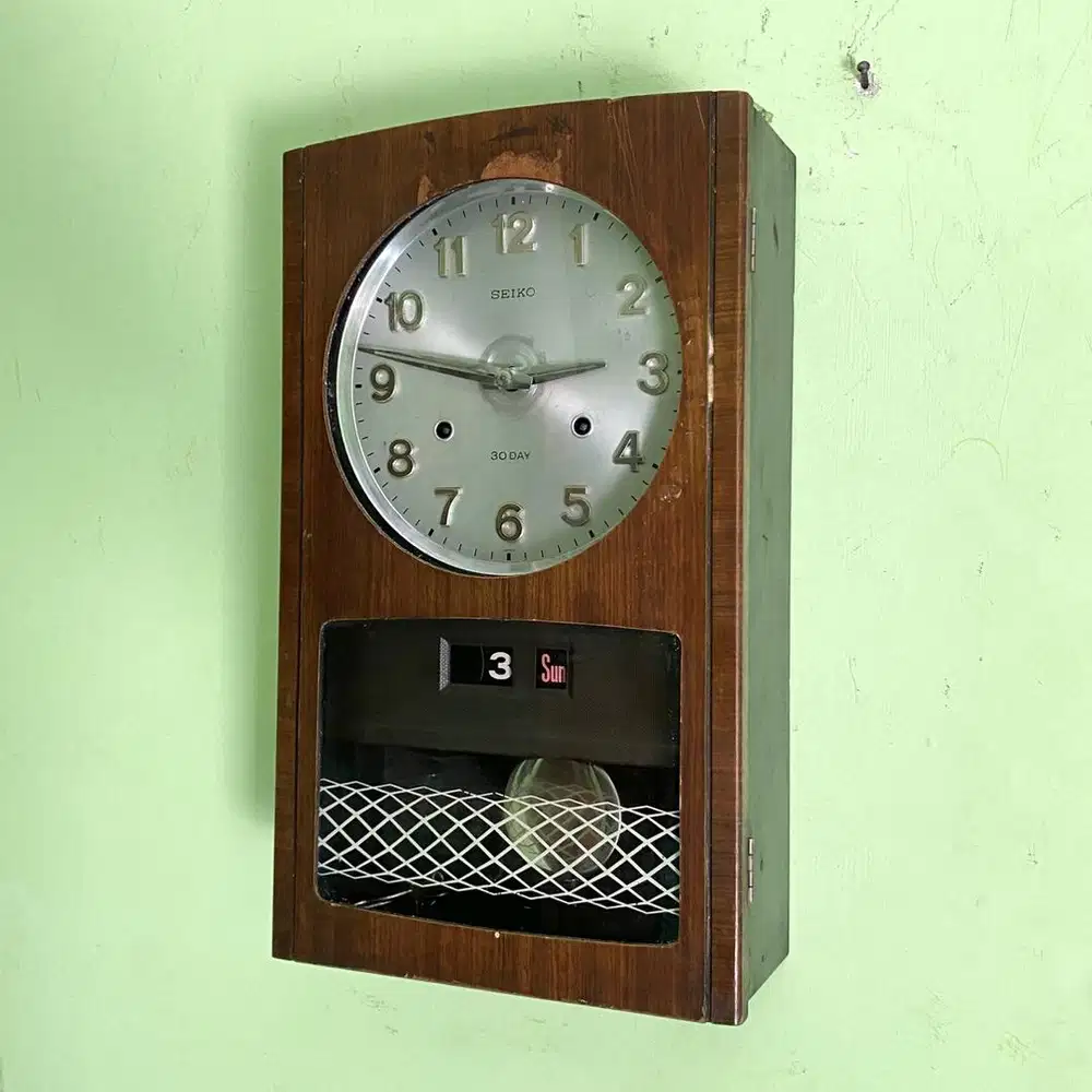 Jam bandul tengahan seiko