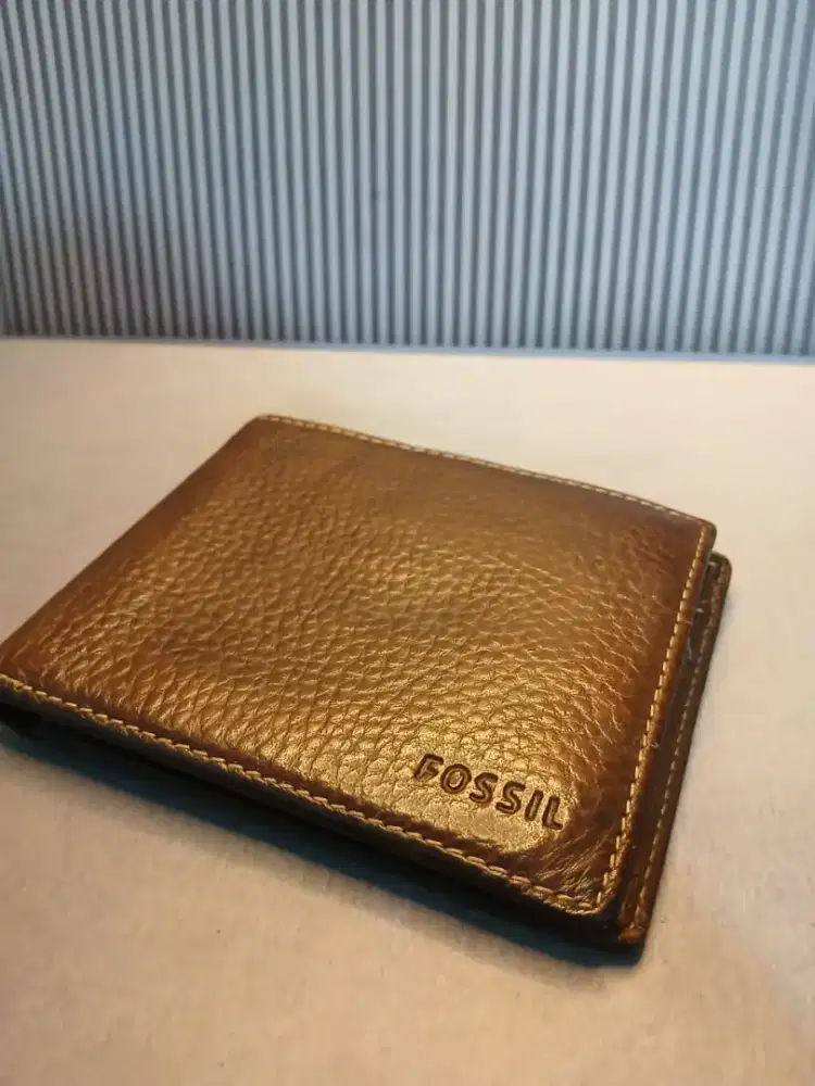 Dompet fossil 330