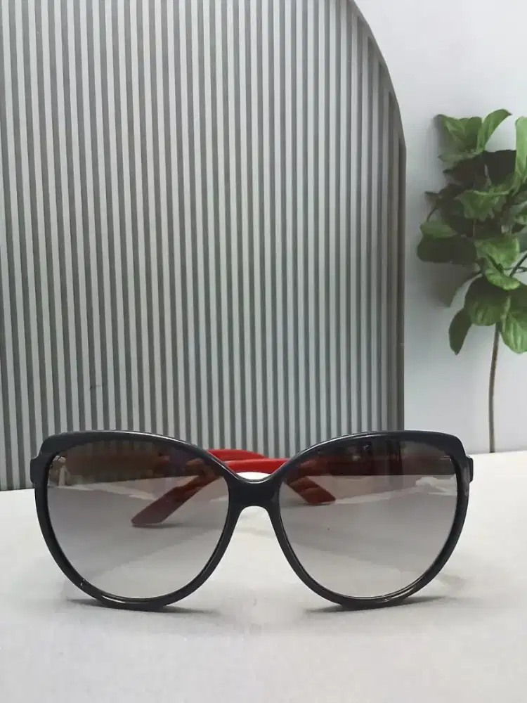 Sunglasses gucci