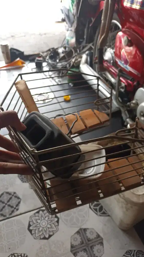 Tukang amplas dan serabutan bengkel motor dll