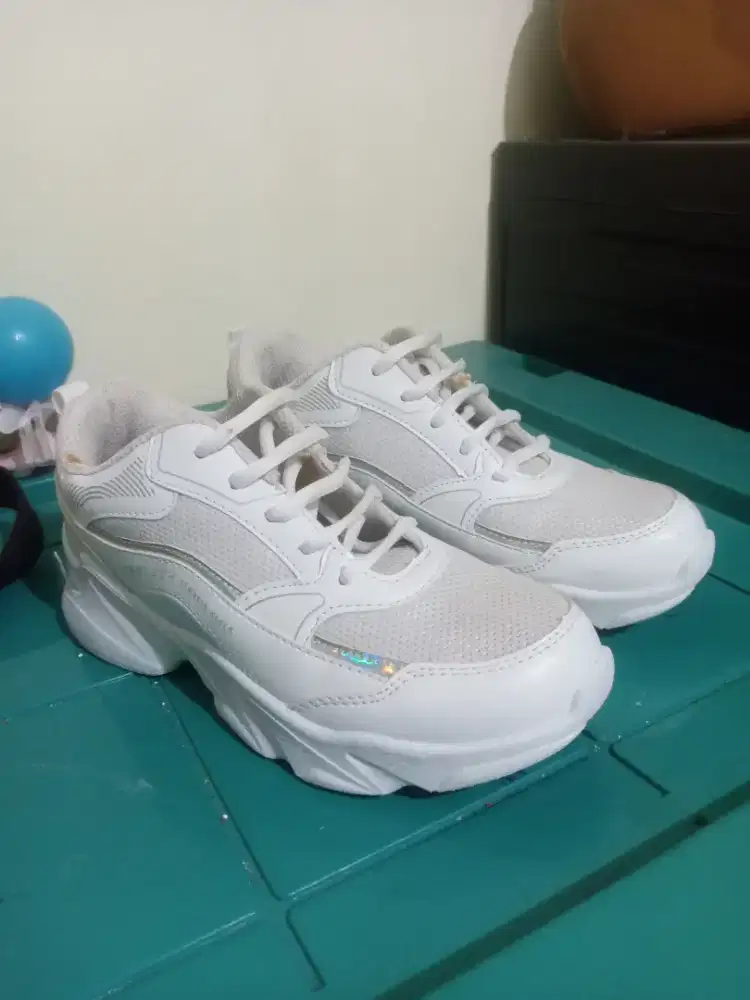 Sepatu anak perempuan bagus