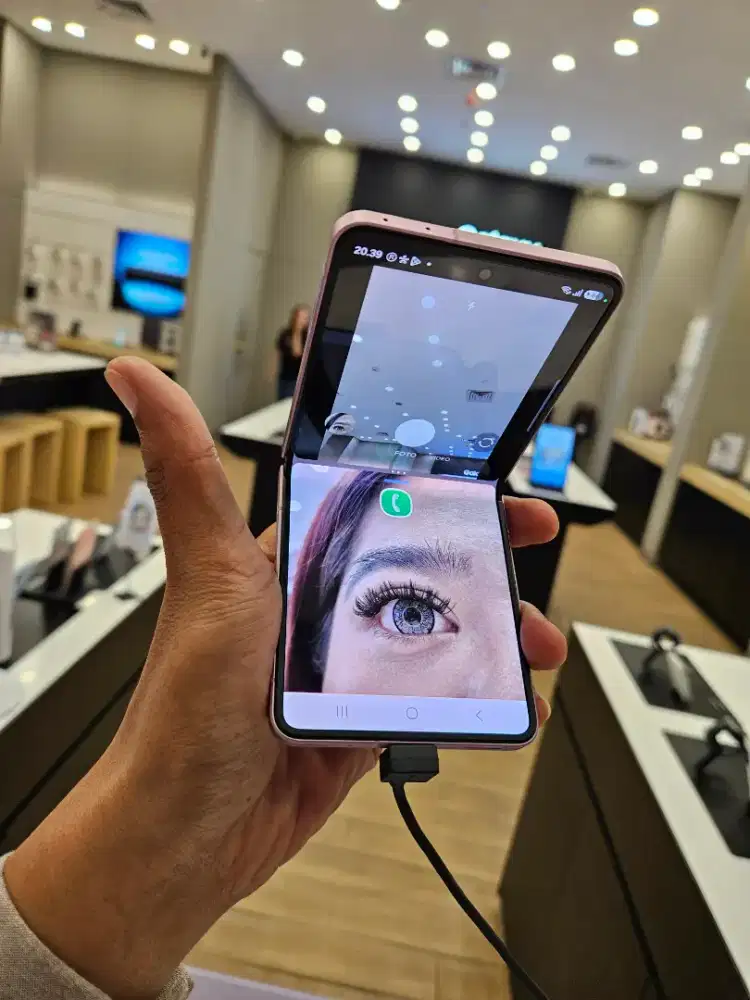 Samsung Galaxy Z Flip8 512GB Khusus Pre-order Untung Hingga 12 Juta